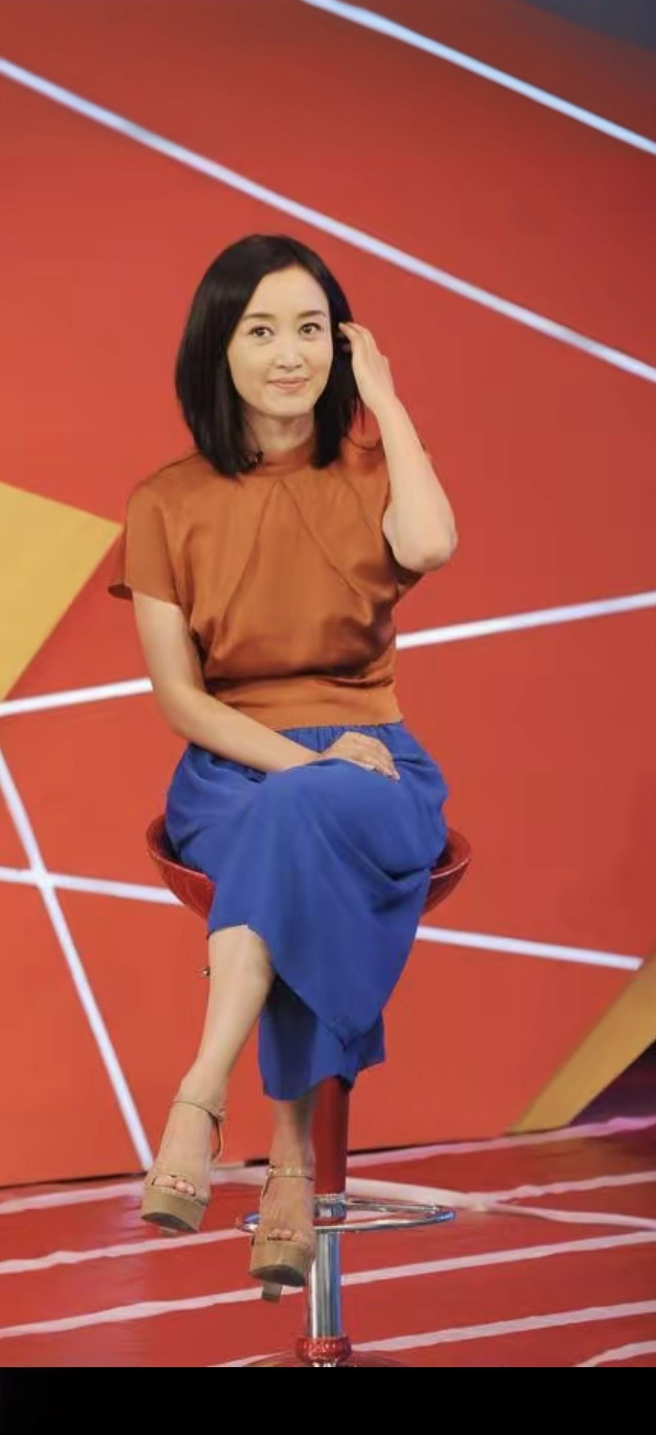 红袖添香夜，轻语话衷肠。