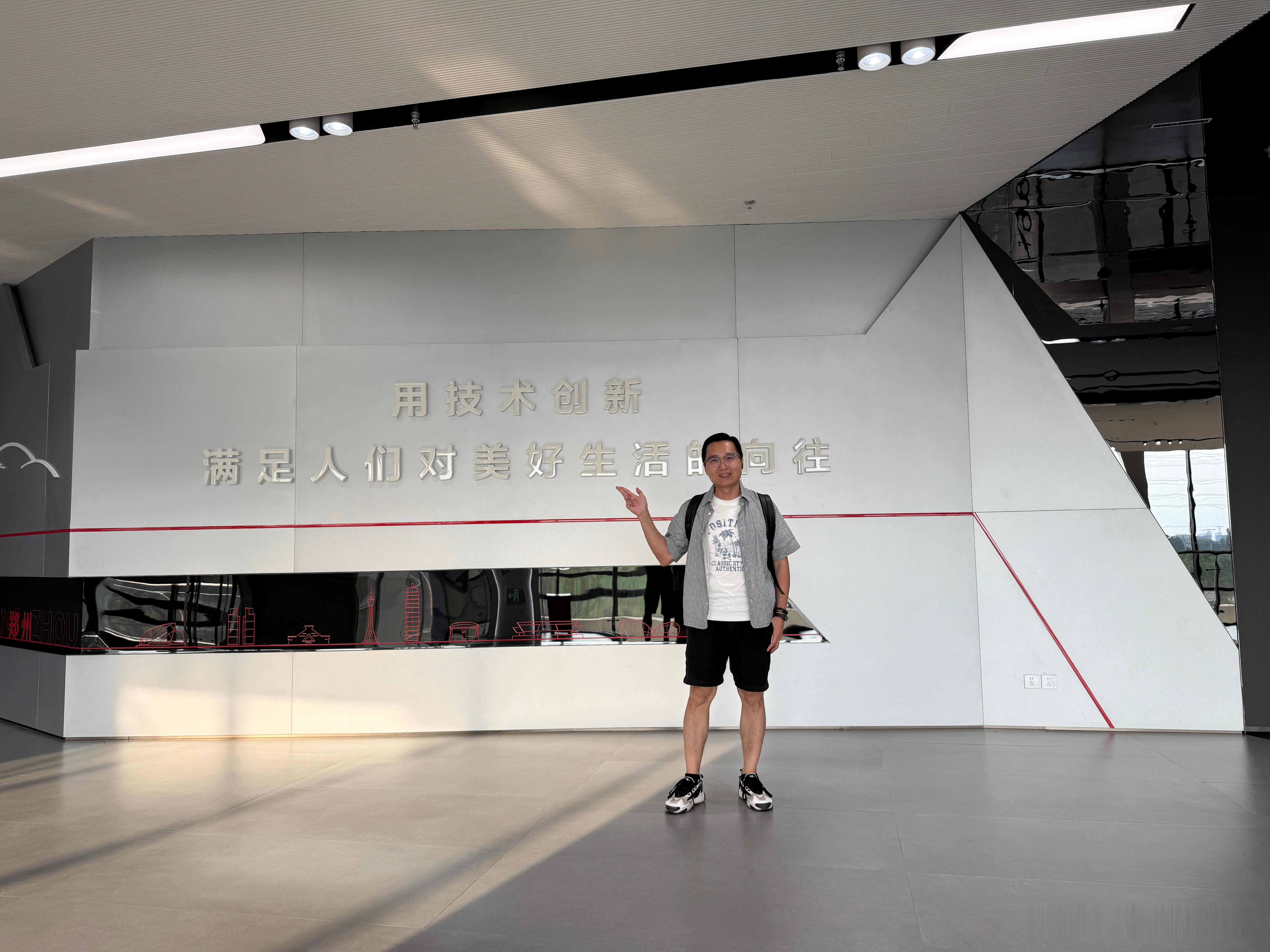 各位早上好，新的一周又开始了！今日返深，天气预报说深圳要下雨，希望航班别延误，祈
