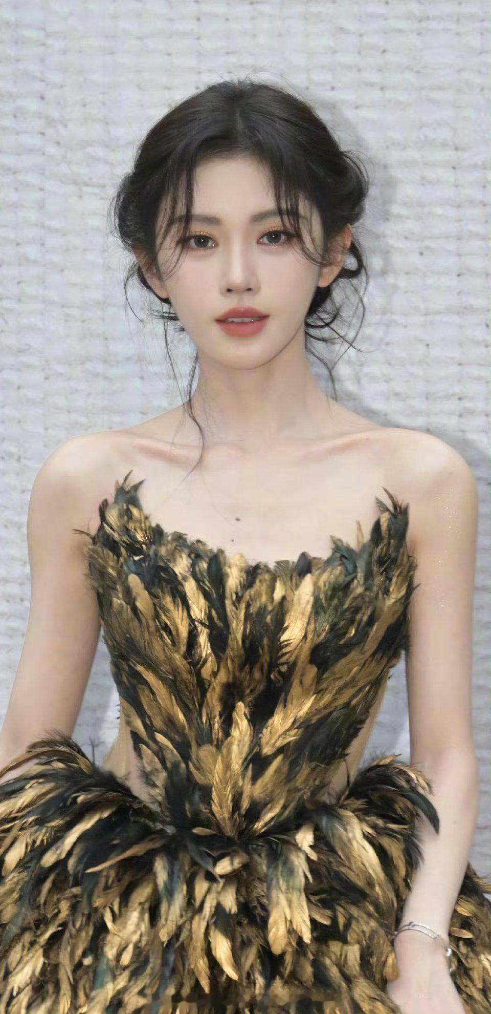 同一博主发的鞠婧祎鞠婧祎  罗云熙罗云熙 生图品鉴，你们喜欢顶流鞠姐还是85待爆
