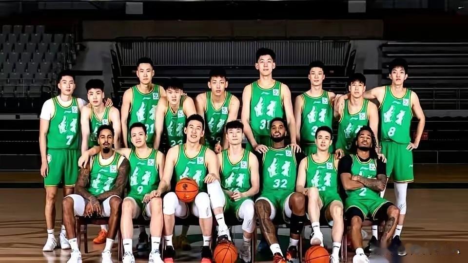 看完CBA季前赛发现！四支球队新赛季实力极强，有可能挑战上海。
1、辽宁本钢
谢