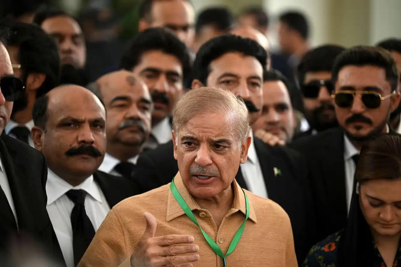 突发！伊姆兰·汗失联三周生死未卜，巴军方要夺权？
 
前总理伊姆兰·汗三周音信全