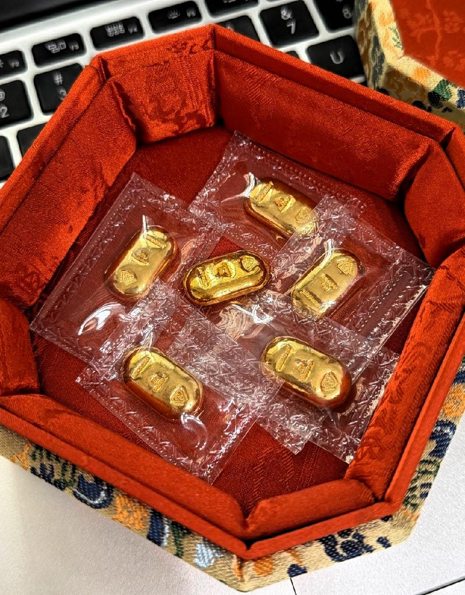 今天才打的
建行icon金条，895一克买的
买了20g，去加工补了1g，做成了