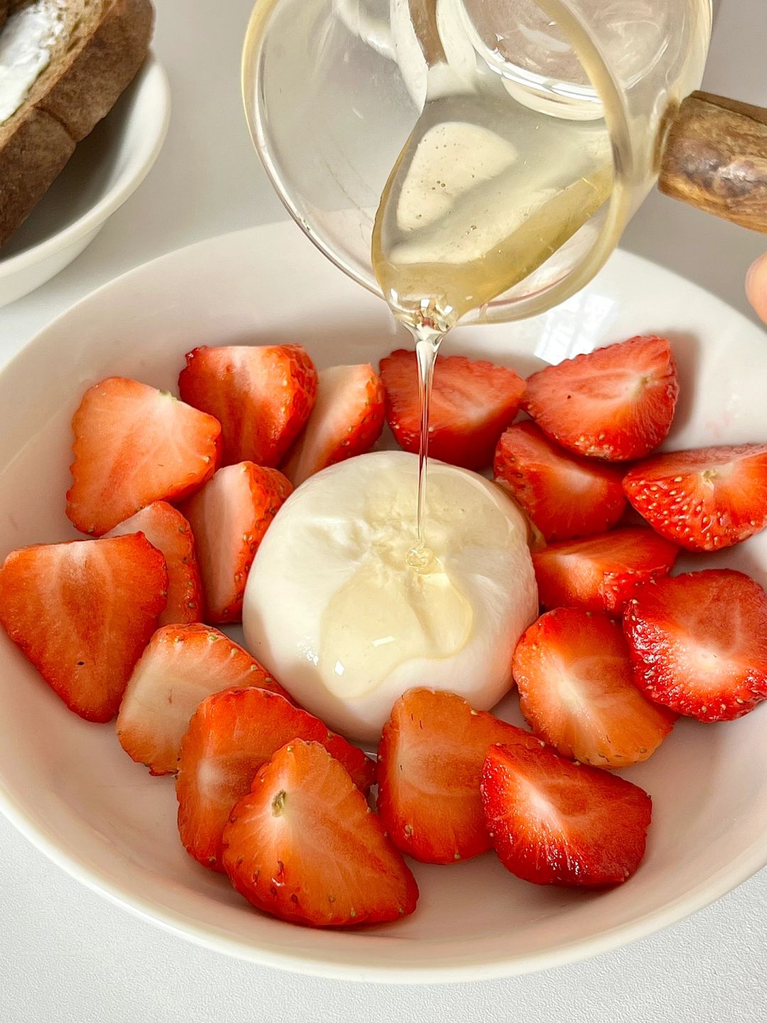草莓布拉塔🍓吃了甜食会开心❗