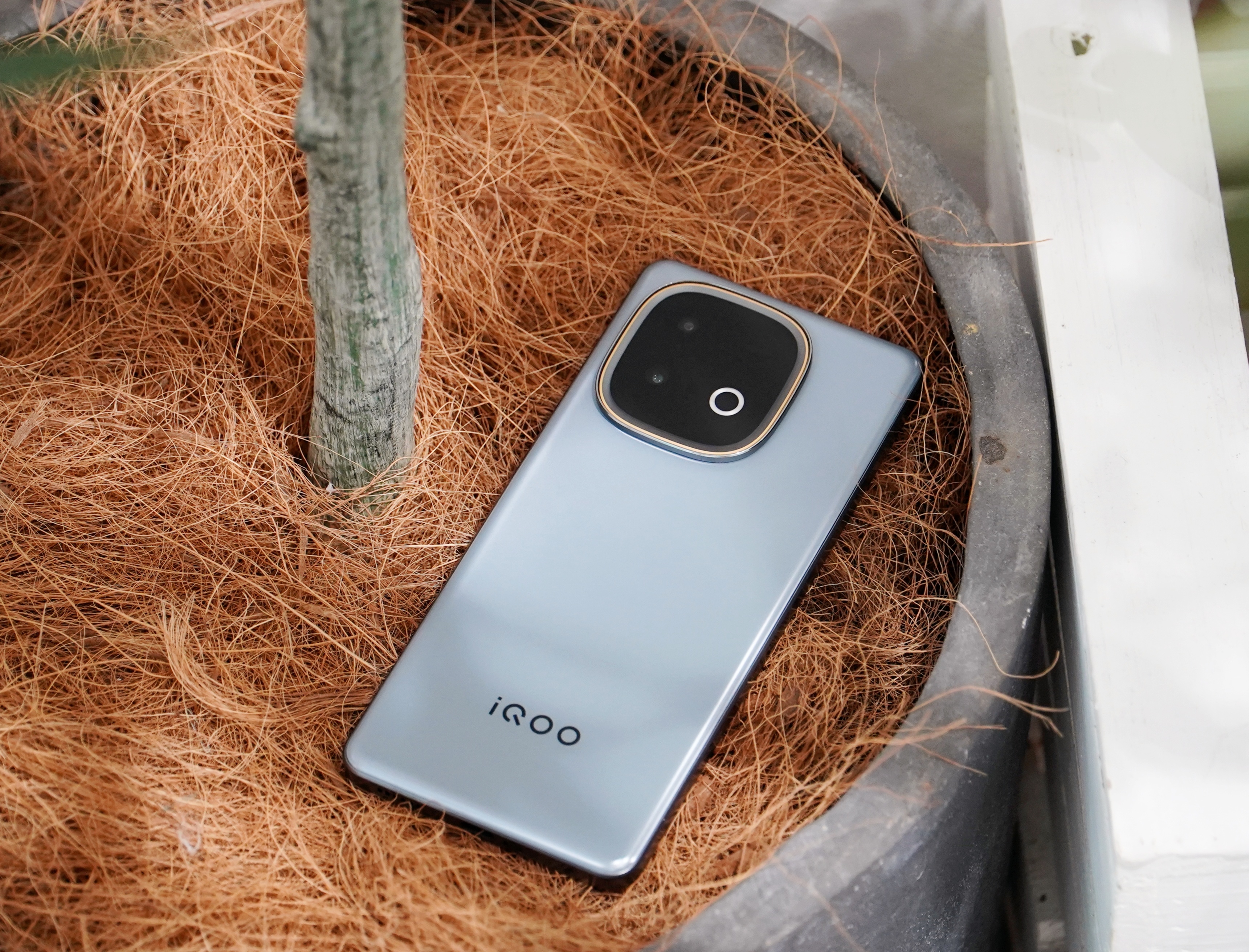iQOO Z10 Turbo+极地灰随手拍。[酷][酷]这个灰色喜欢吗？10分满