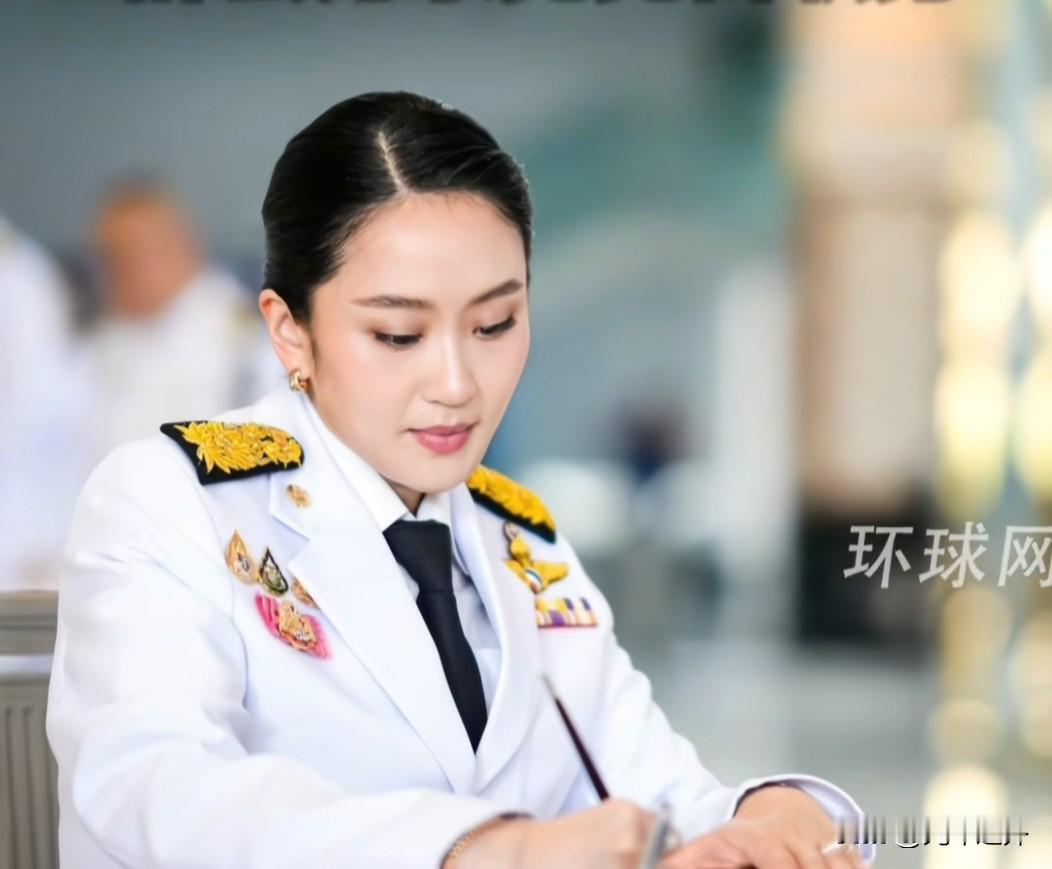 佩通坦辞任：为泰党的止损与重生之选

佩通坦辞任为泰党首，绝非个人政治谢幕，而是