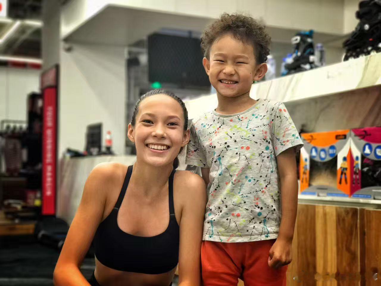 从朋友圈偷了两张图，好萌啊此刻皆不凡冬奥会