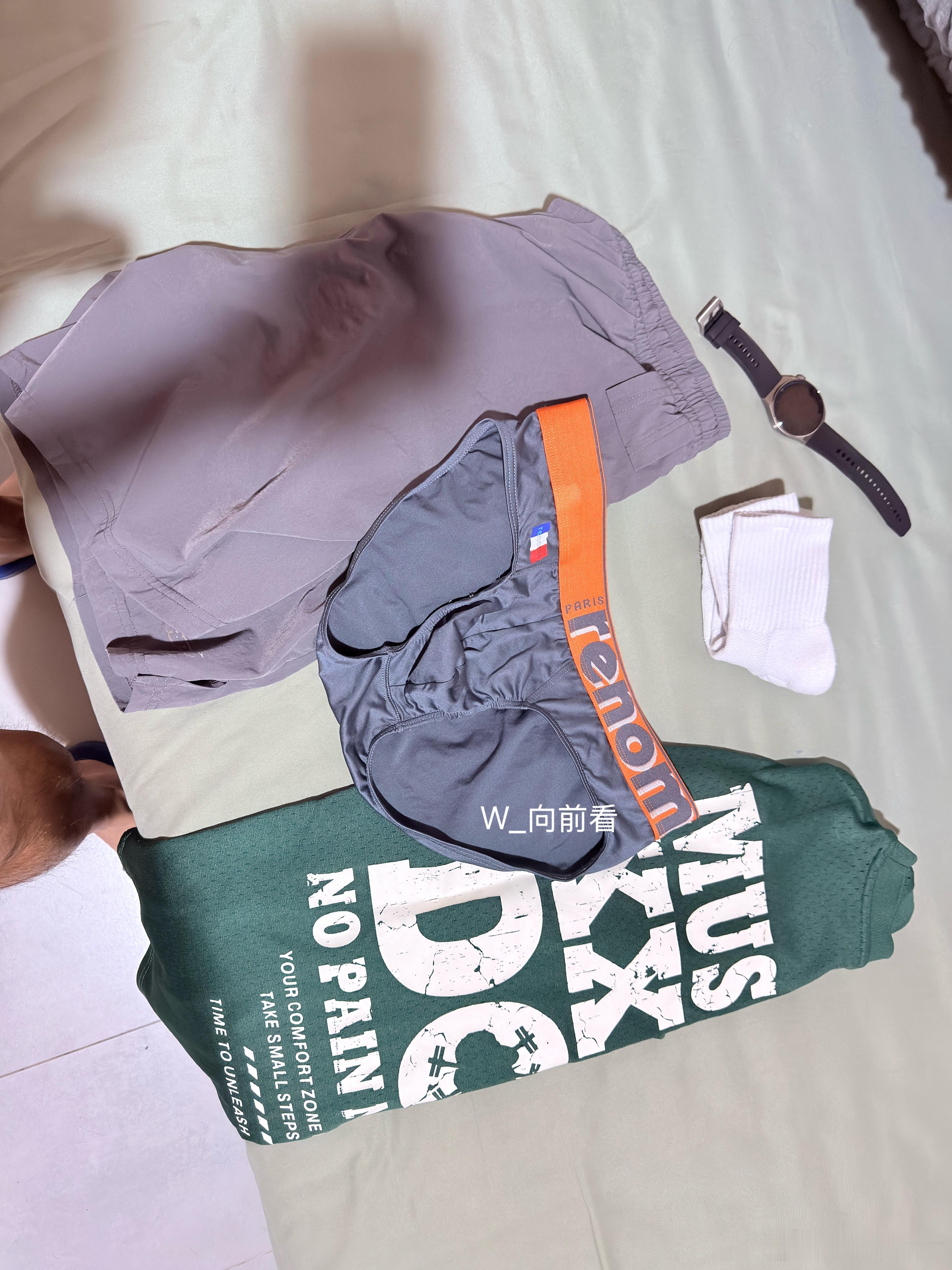 今日份ootd！灰+橙+绿！又热起来了…… 