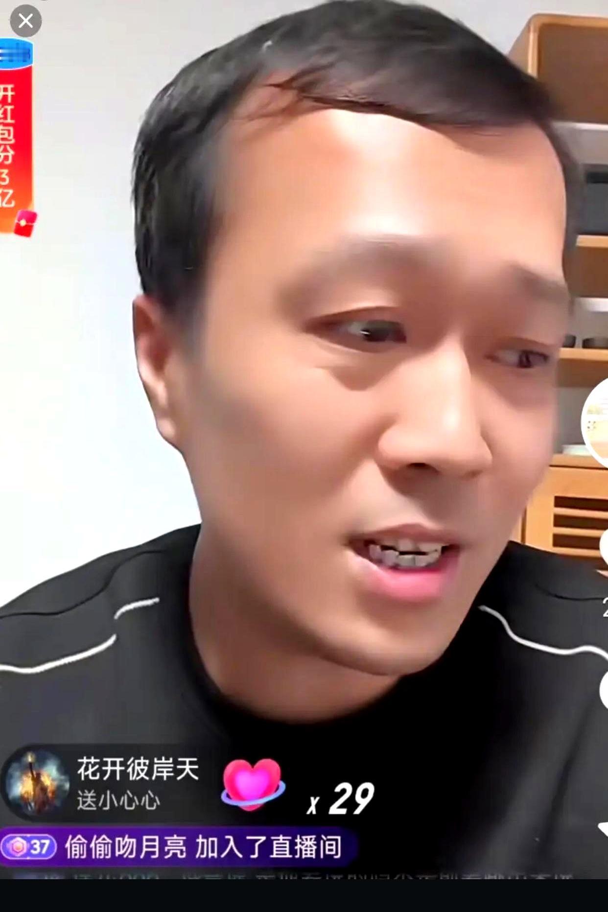 头发油得能炒菜？甘宇翼前妻苗苗不忍了，直接把黑子们问得哑口无言。
 
我就是油性