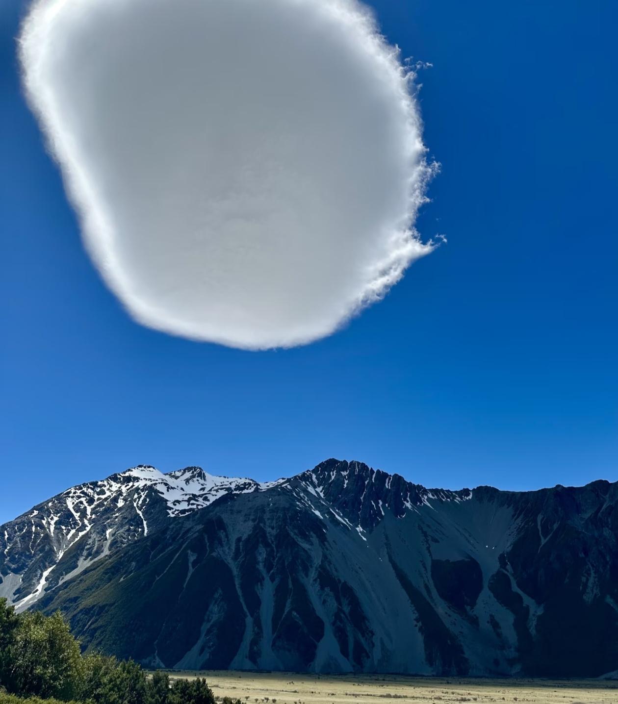 昨天中午大伯过世，高寿92岁，我在外地，离家1300公里，打电话给堂哥，堂哥明确