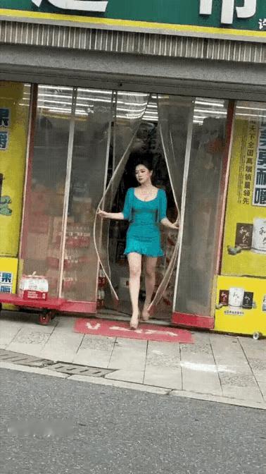 这就是吃着碗里的，看着锅里的，自己媳妇已经很优秀了！