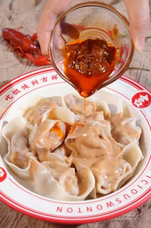 #龙虾馄饨#  从没想过有一天馄饨和龙虾竟然也能够结合到一起，这就是吉祥馄饨吧，