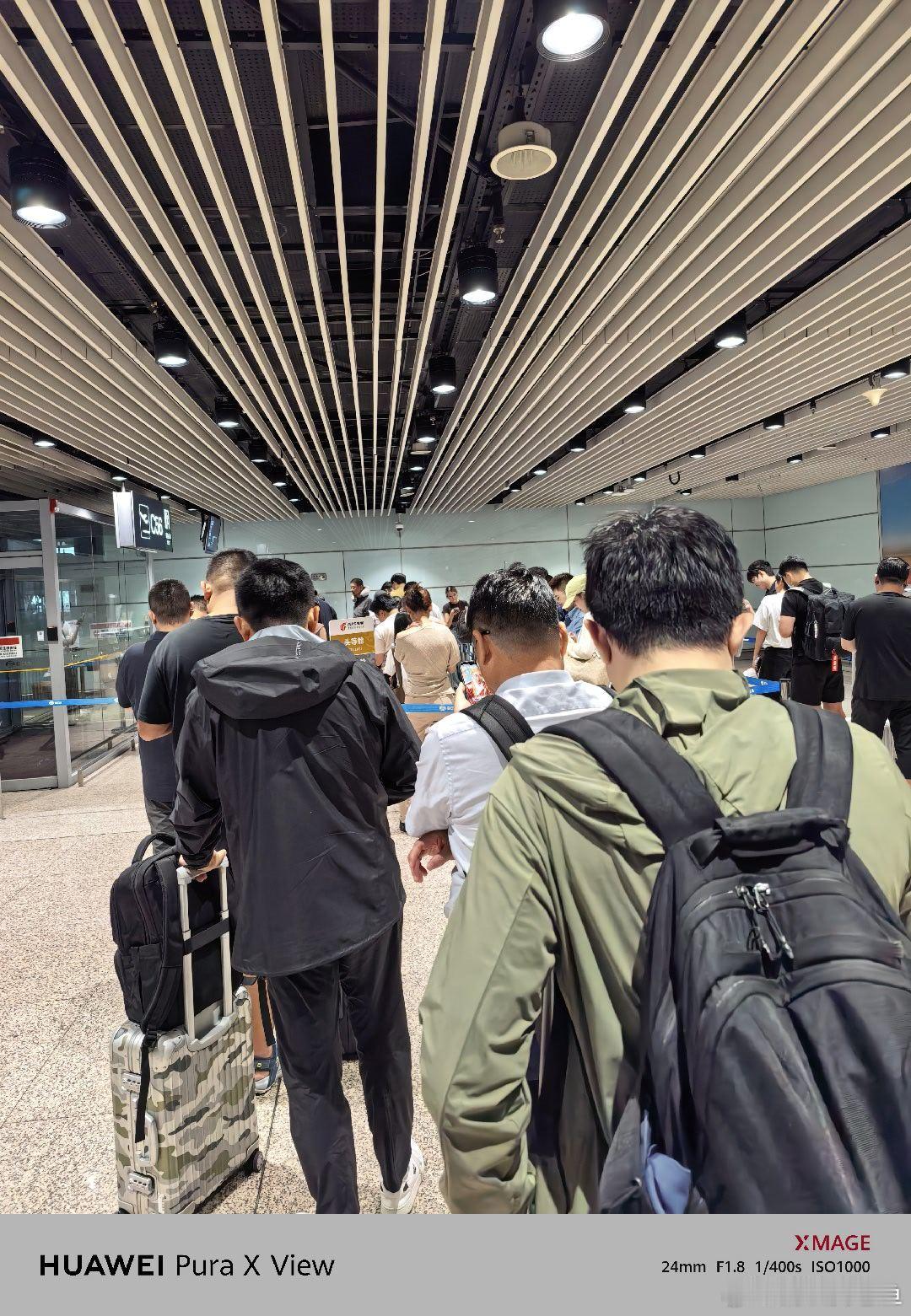 开始一天飞一个城市的旅程了[捂嘴哭][捂嘴哭][捂嘴哭] ​​​