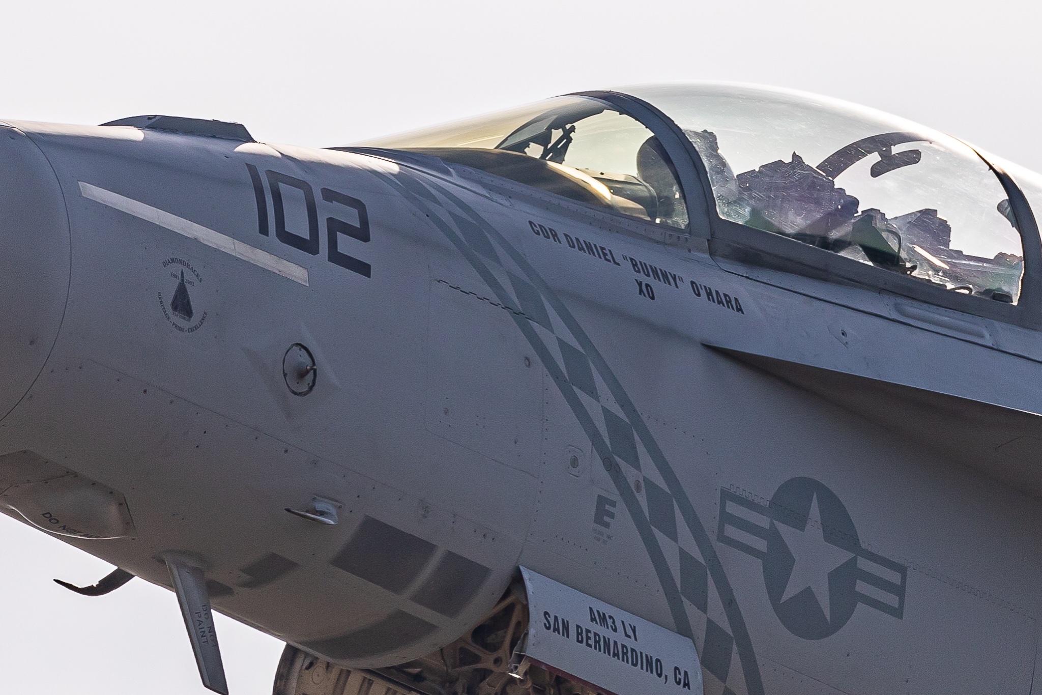厚木基地一等人VFA-102 “Diamondbacks” 中队的NF-102.