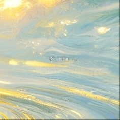 0000金铃漾水，心有回响波光粼粼的水面上，一枚金铃轻轻悬垂，铃尖触到水面，漾开