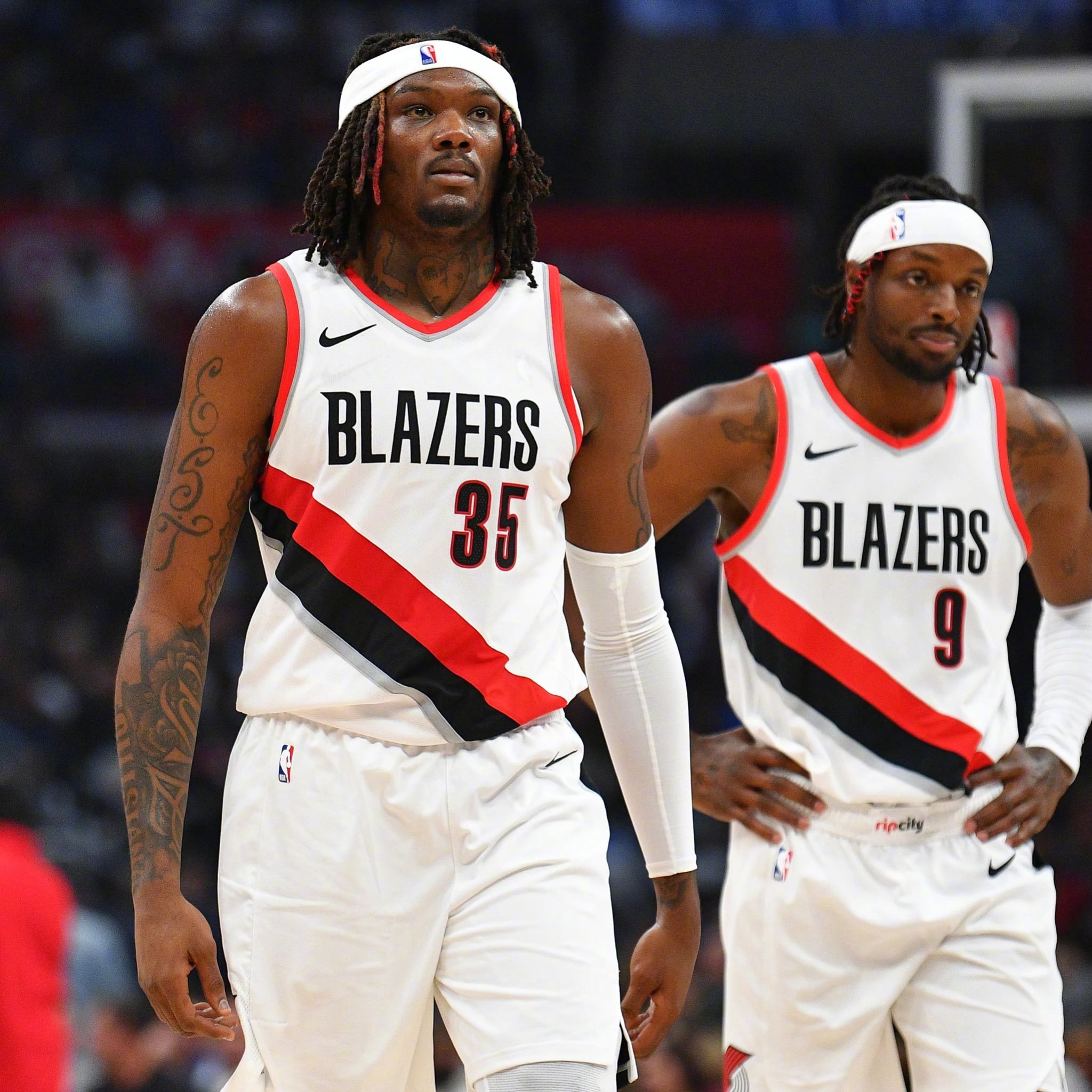 今天打魔术，根据开拓者给出的队员状态（每15分钟更新一次），杰拉米·格兰特跟腱炎