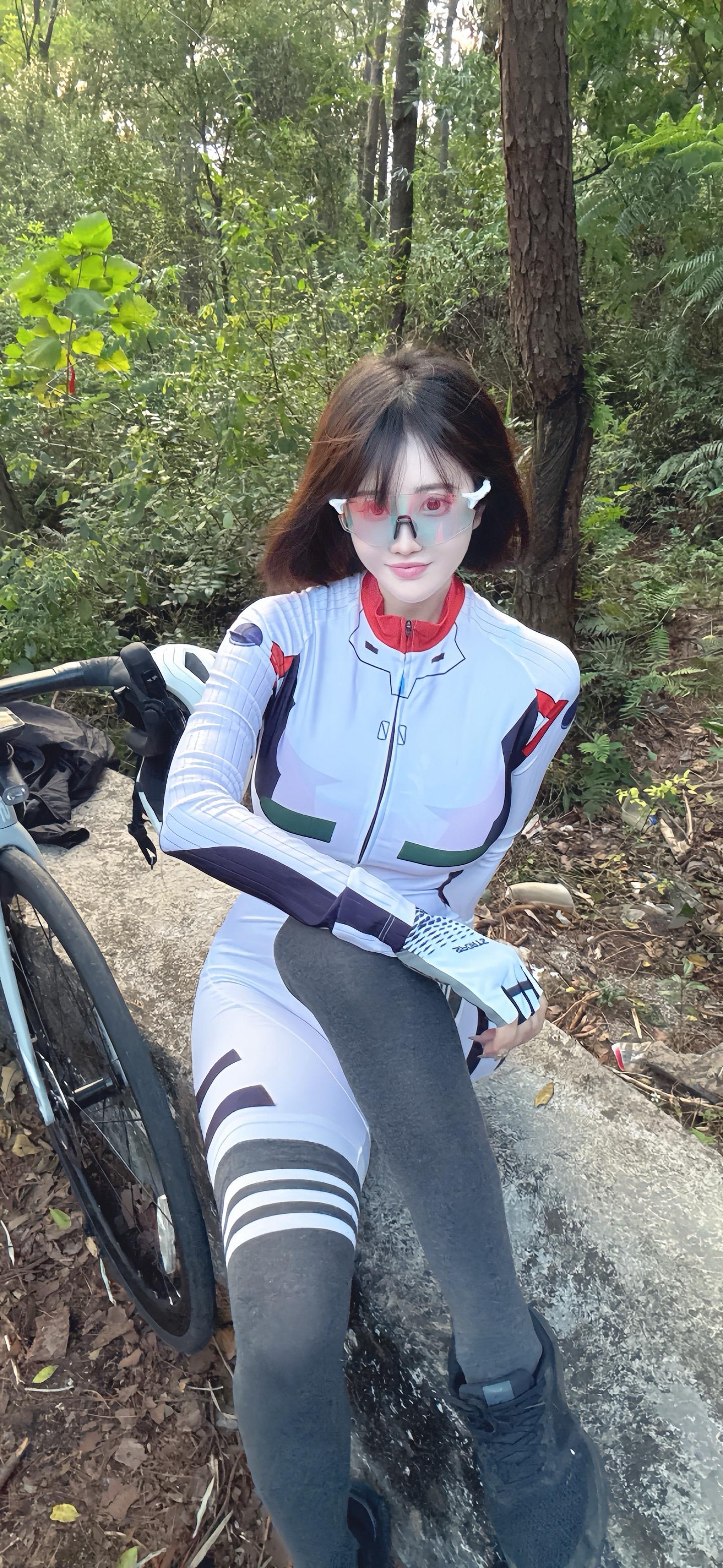 世界先爱了我，我不能不爱他。