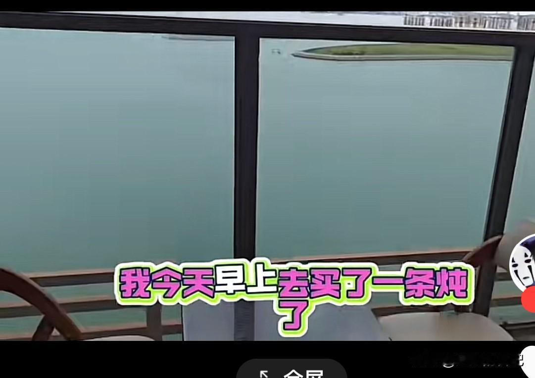 当初怀揣梦想，抬头看大海，夜听海浪声，看夕阳西下，海边落日，听涛看浪花拍打海岸，