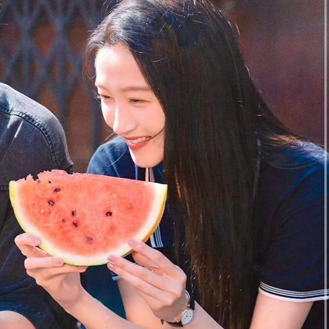 李昀锐用鹿晗关晓彤官宣文案这也能扯上关晓彤？？？流量让你们蹭明白了真是人在家中坐