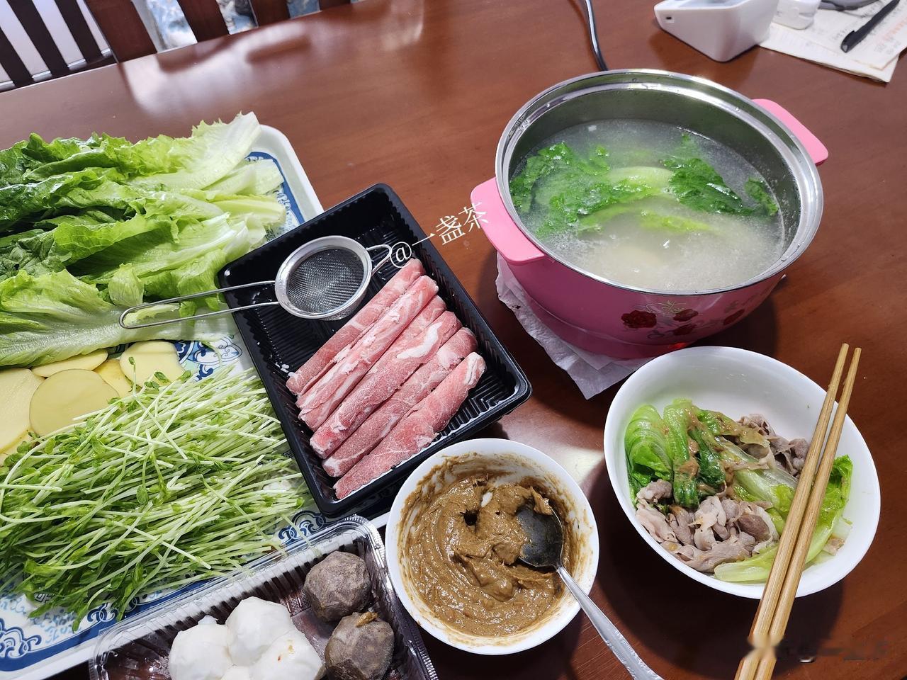 今天老头去医院做第三次化疗，赶上周一女儿的车限行，女婿又因为端午节放假车没开回家
