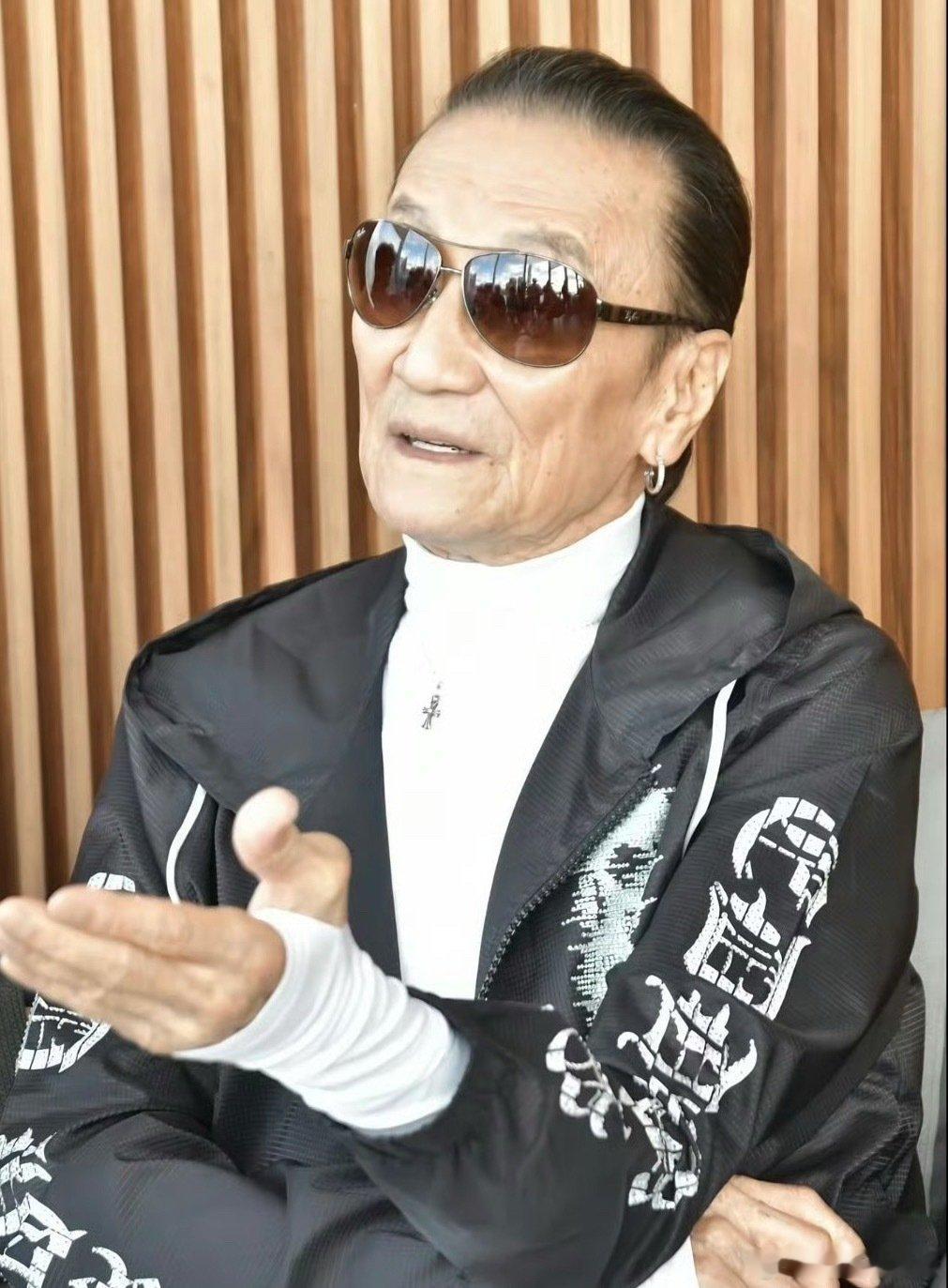 谢贤金像奖史上最年长影帝谢贤原名谢家钰谢贤去世 送别传奇艺人四哥谢贤，本名谢家钰