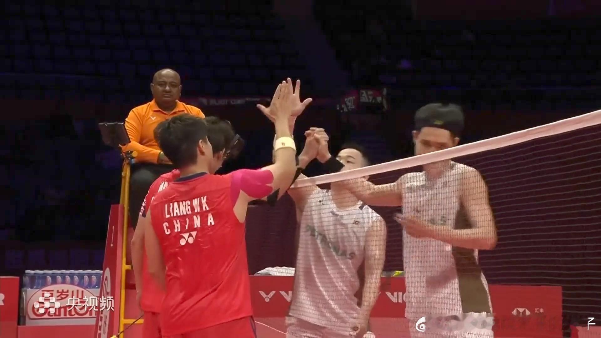 梁伟铿王昶2比0谢定苏伟译（14，18）2025年世界羽联年终总决赛男双小组赛下