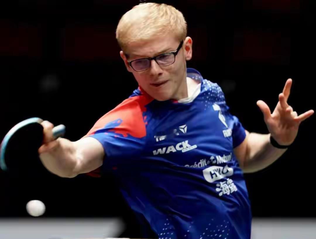 混团世界杯：国乒首败诞生！梁靖崑错失4赛点，不敌法国小勒布伦北京时间12月4日晚