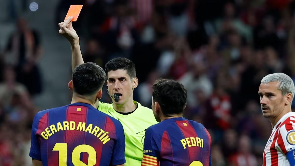 巴尔韦德妻子讽马丁红牌被取消：这都不是红牌，把球场关了吧
北京时间今天凌晨，在西