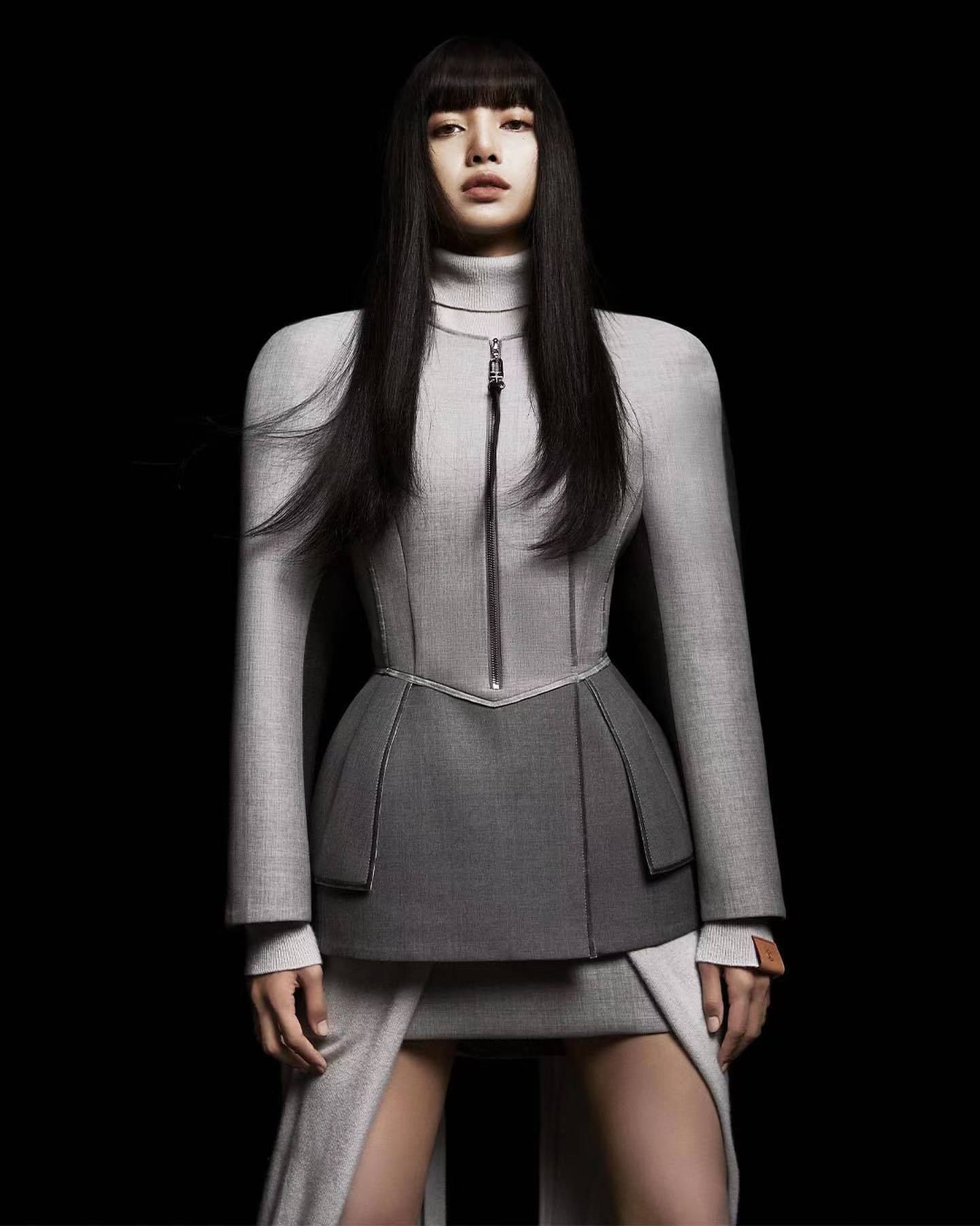 LISA👸LISA LV全球代言人【那年今日】240723 ellausa I