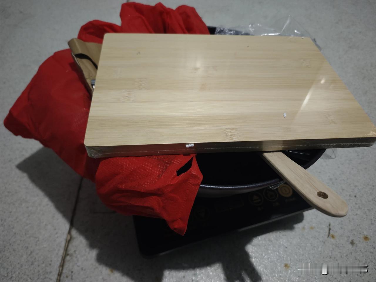 从网上买了一套出发用具发往乌鲁木齐，没有想到的是商家把锅勺子铲子等都发过来了，唯