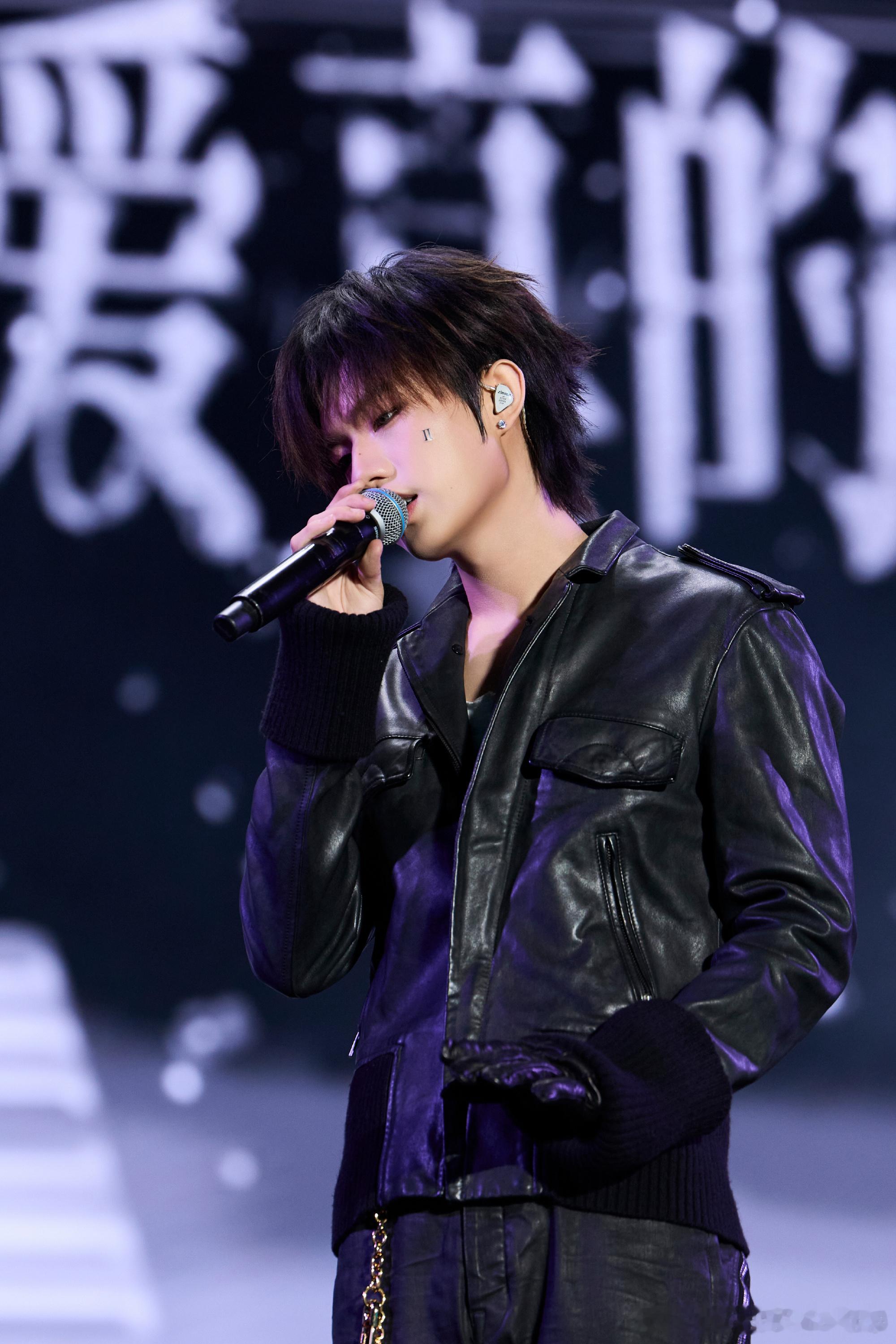 张子墨唱了孤雏国粤无双本来没抱太大期待点开，结果直接被狠狠惊艳到！这粤语发音也太