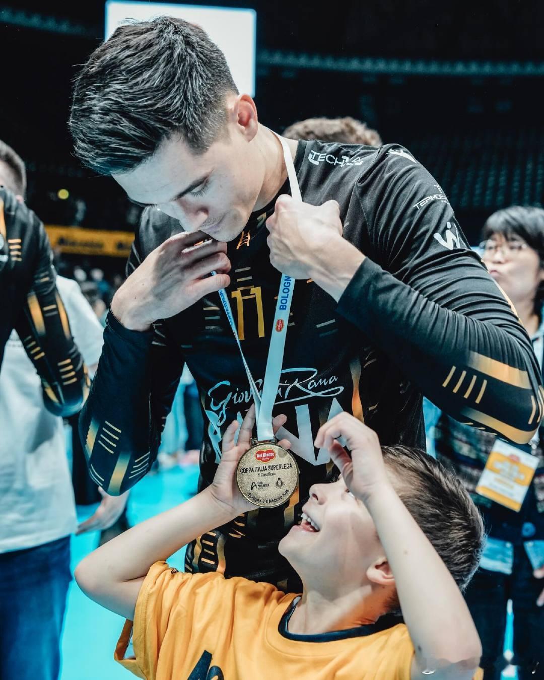 [外网排球博主评心目中的意超男排常规赛最佳阵容 ]🏆 最有价值球员： 克里斯滕