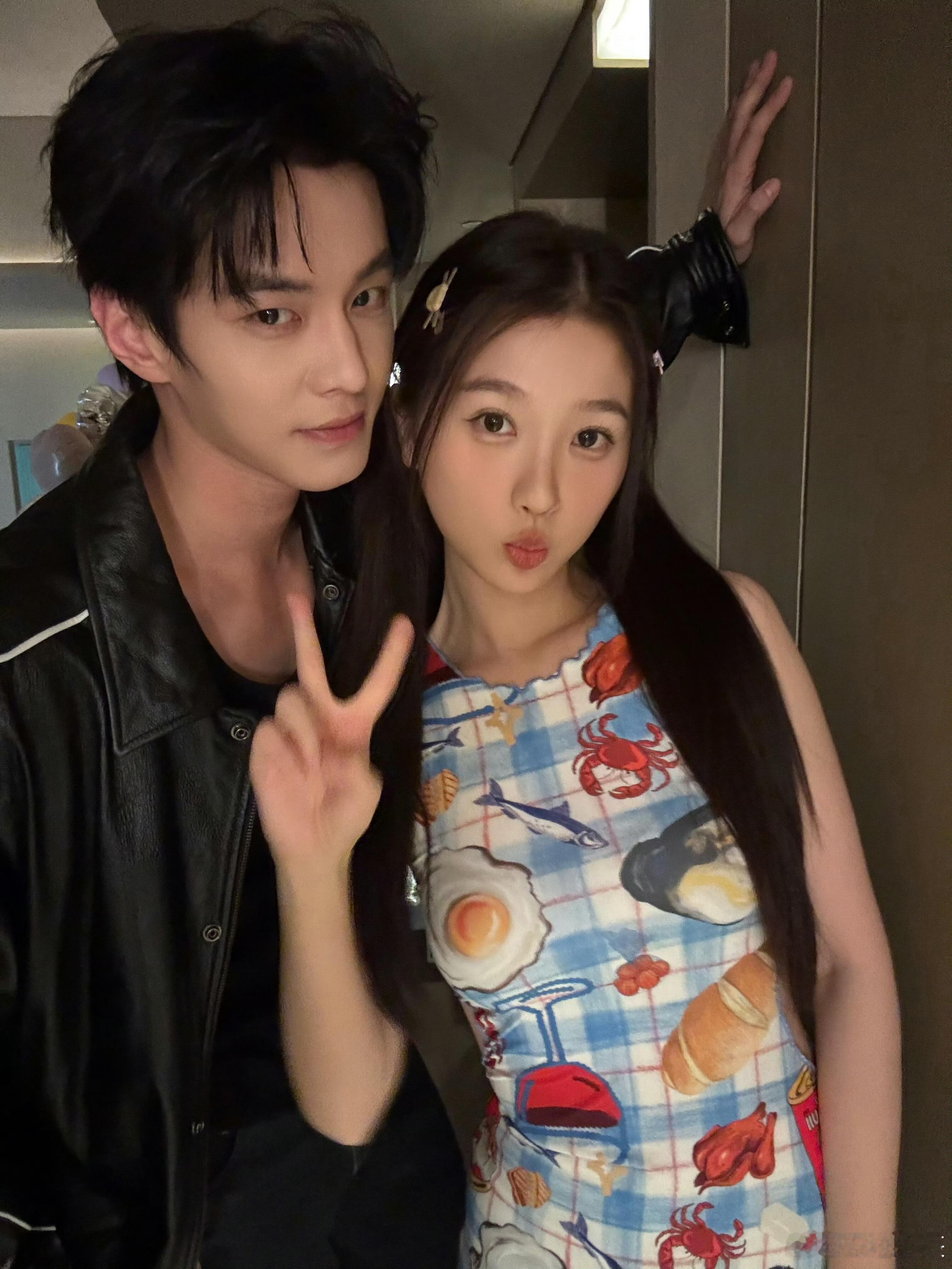 81万赞就是81万份子钱朝朝暮暮太甜！洋抖17小时81w赞像全球份子钱，靳朝姜暮