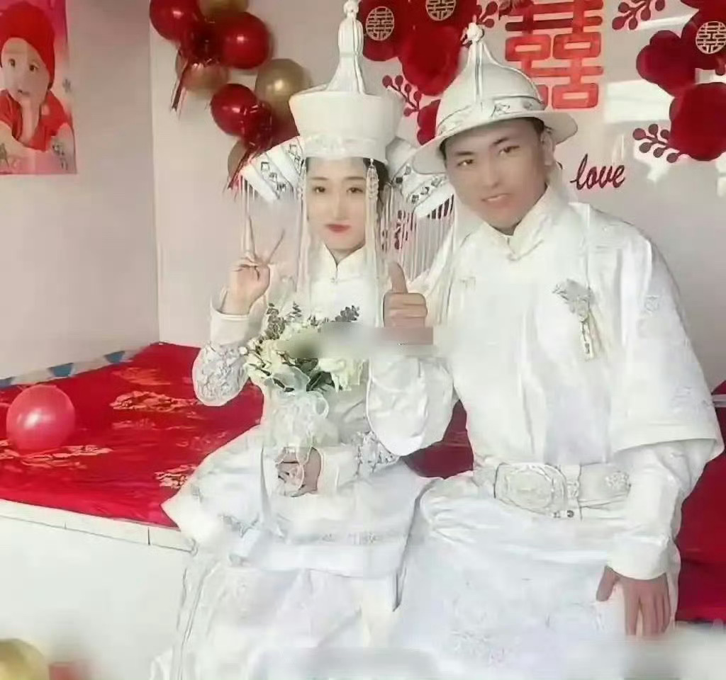 第一次看这种婚服[傻眼]好可怕啊 ​​​