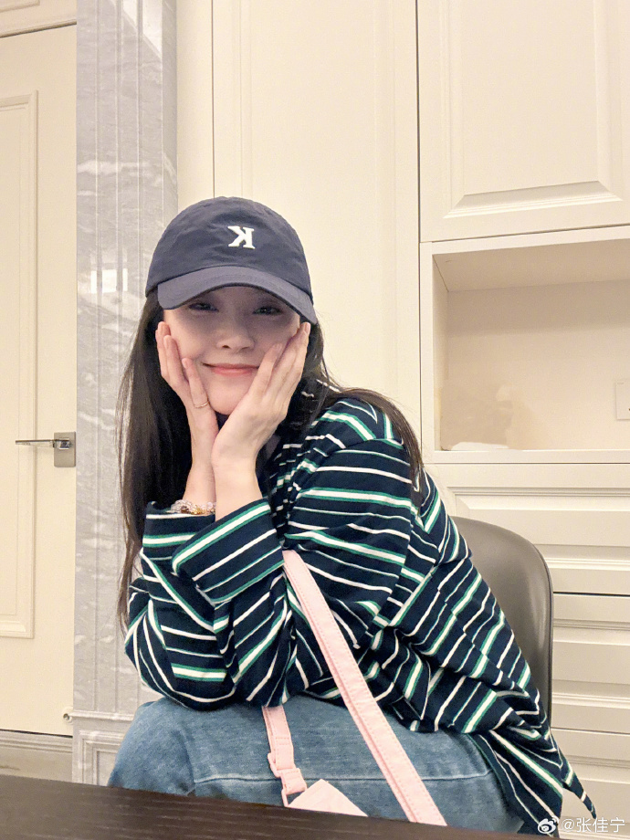 张佳宁新剧美丽又坚韧 我还挺喜欢张佳宁饰演的方婷婷这个角色的，隔着屏幕都能够感受