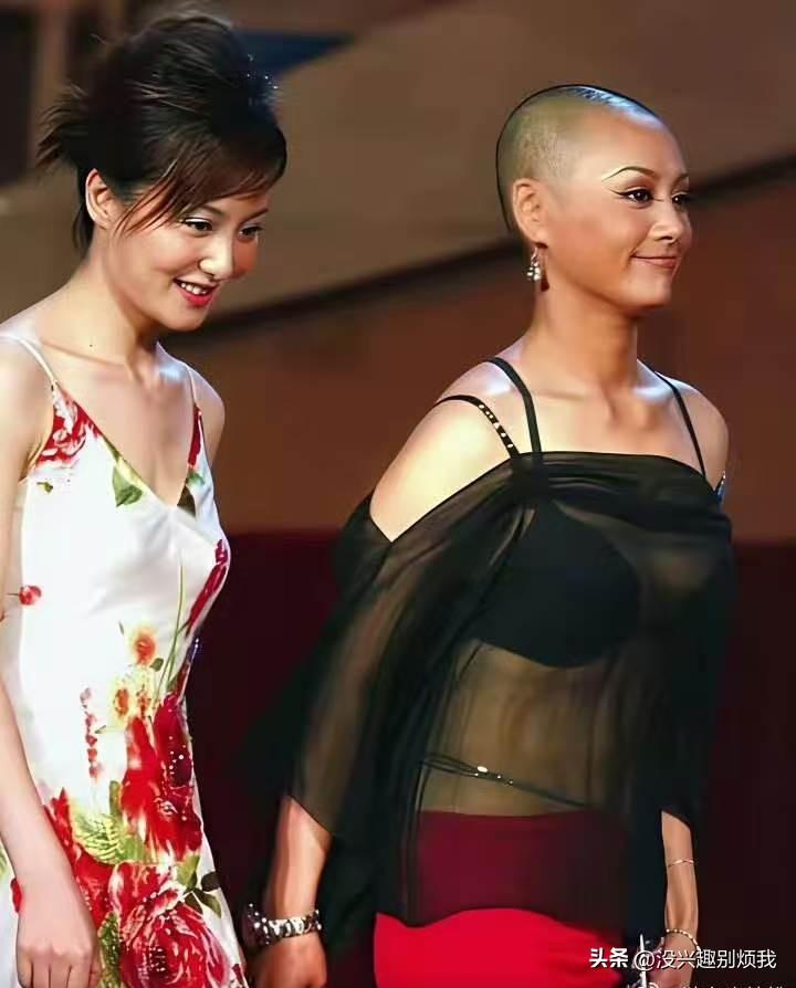 早年，宁静和大陶虹走红毯时的一幕，当时宁静的光头造型惊艳了在场的所有人