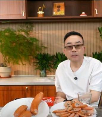 杨议在直播间里说，曾经有很多广告商想找他代言。他都一一拒绝了，他害怕别人给他下套