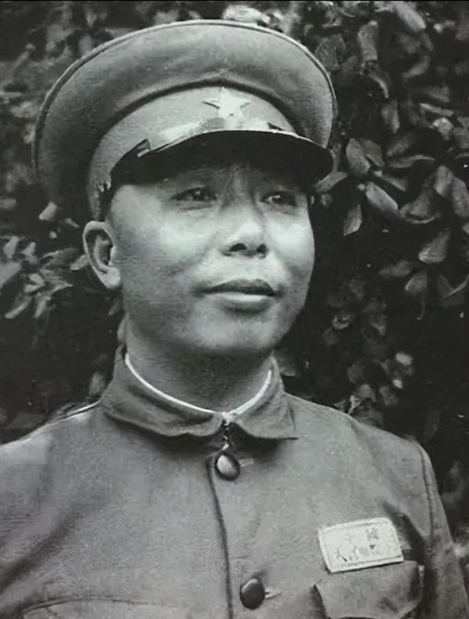 [太阳]1948年，宋时轮吉普车误闯敌营，被百余支枪口包围。国军营长走近后，竟压