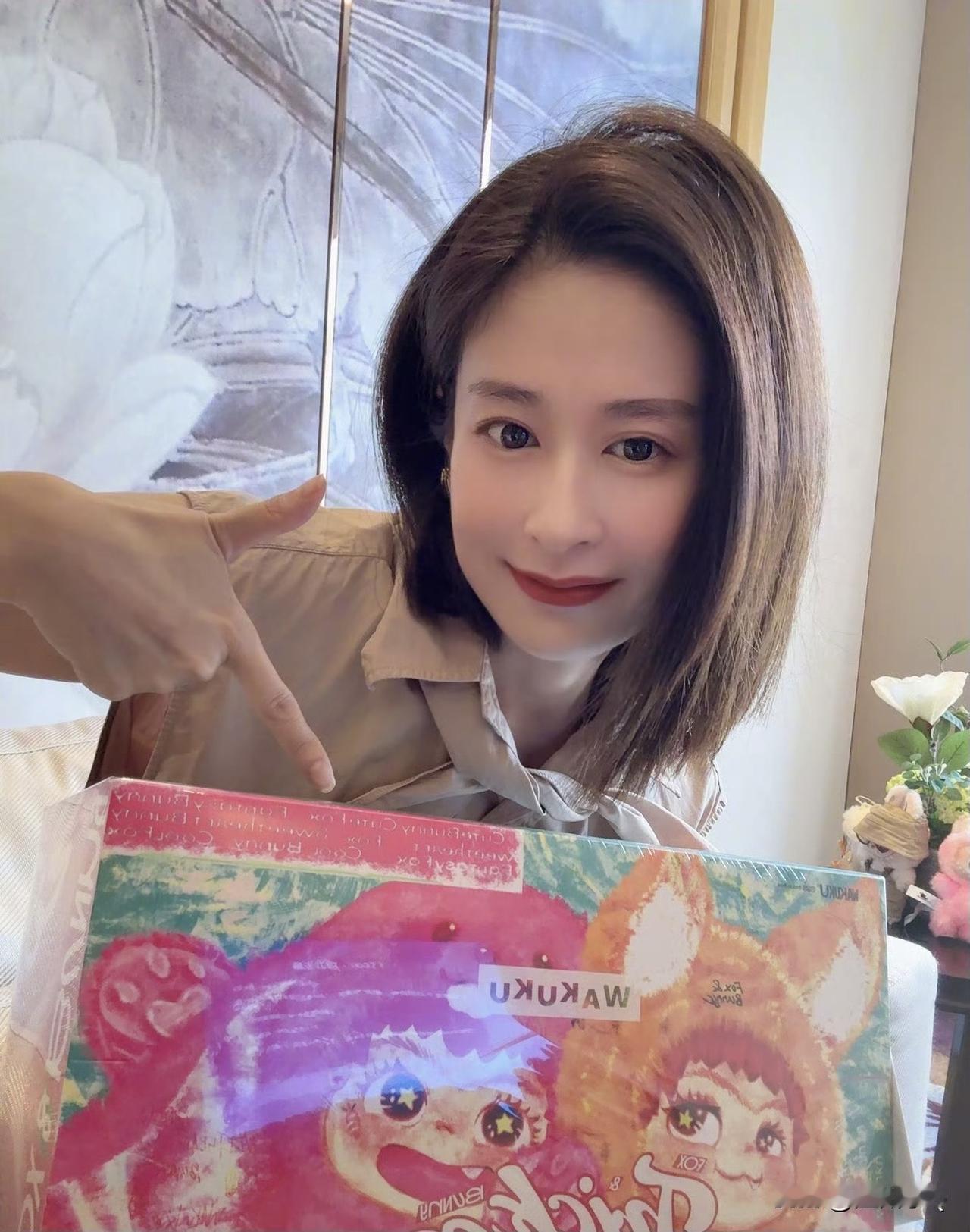 虞书欣真大方，而且办事很有效率。

近日颖儿沉迷拆盲盒，有刚巧在虞书欣的朋友圈看