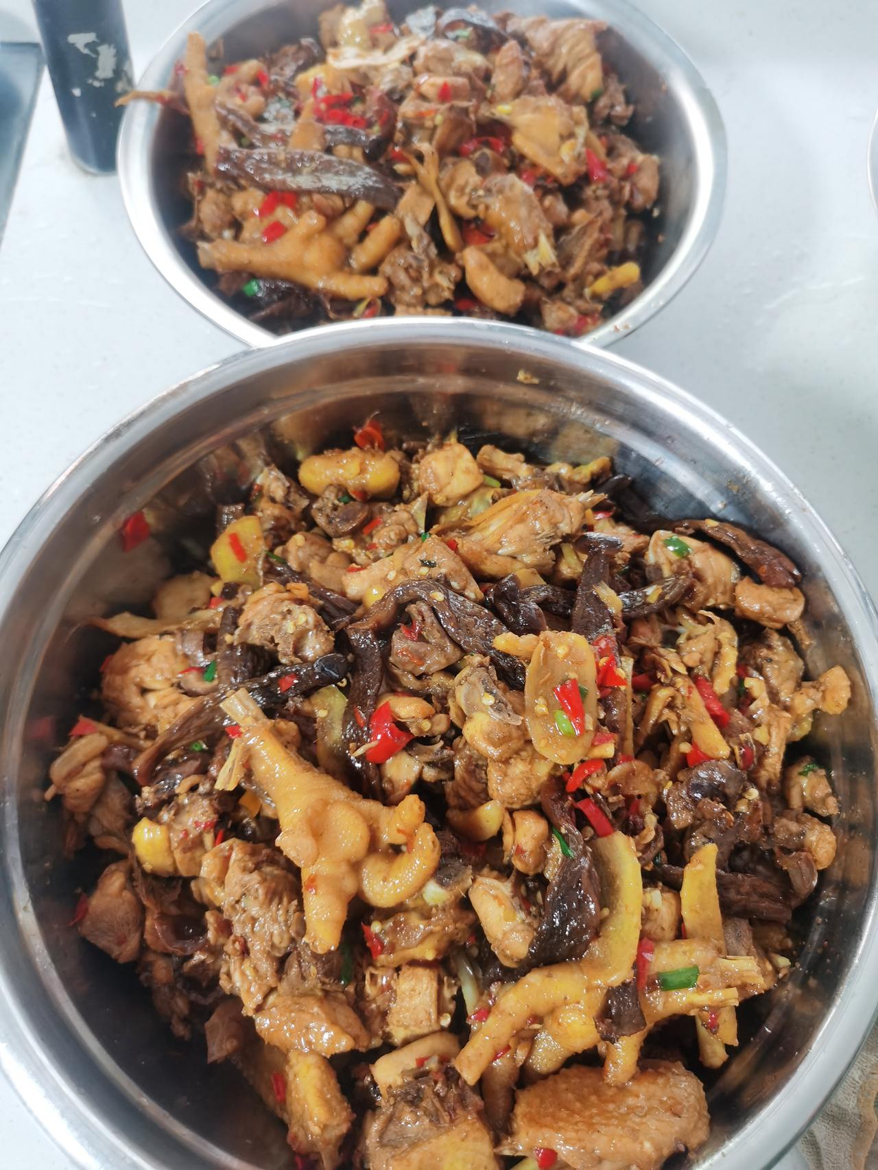“民以食为天”，这道理我懂，但做了几年的食堂，真的烦了，油烟味也喝饱了！

尤其