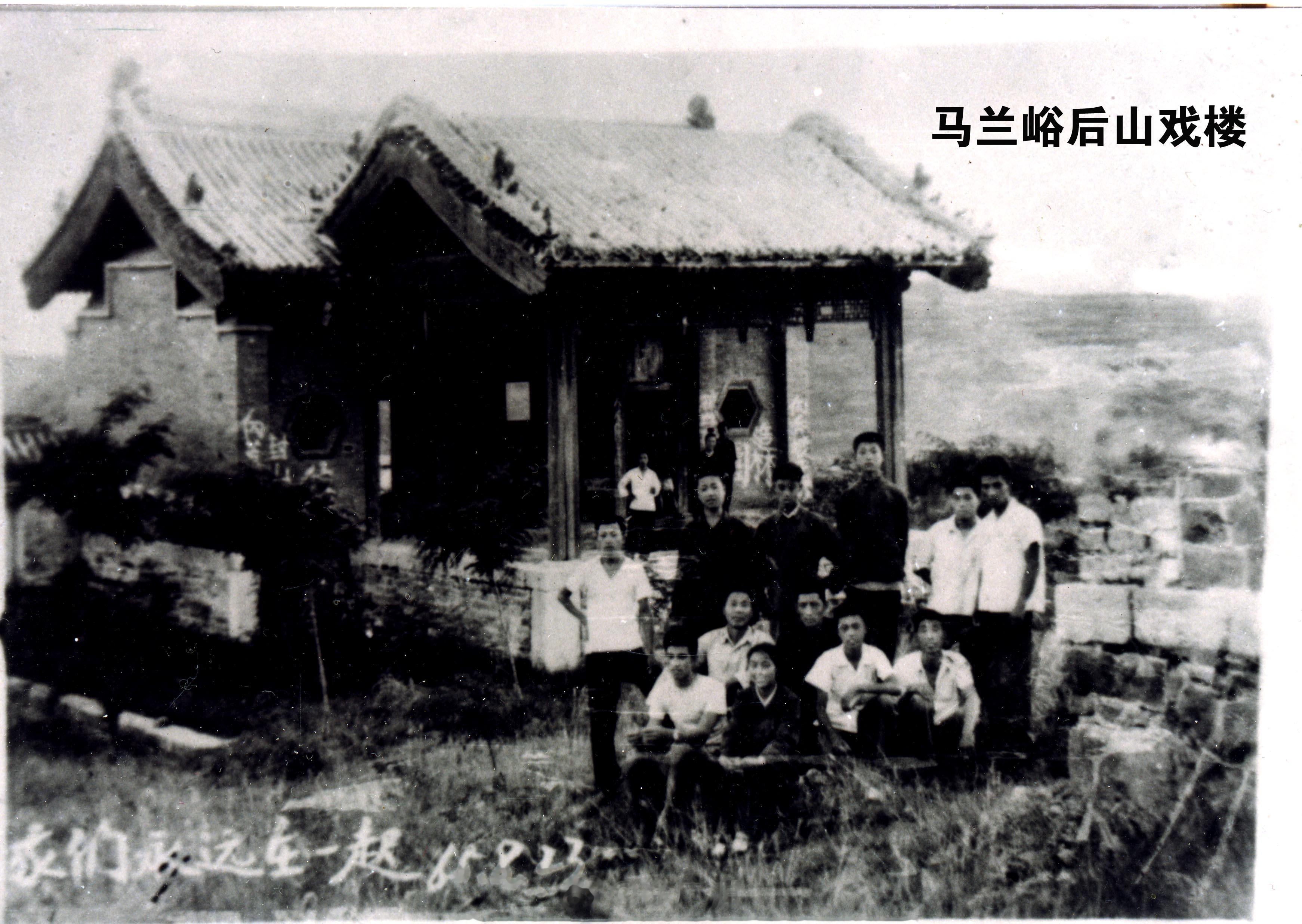 马兰峪原来有三大戏楼，即东关老爷庙戏楼、塔山大戏楼、后山鲁班庙戏楼。其中以后山鲁
