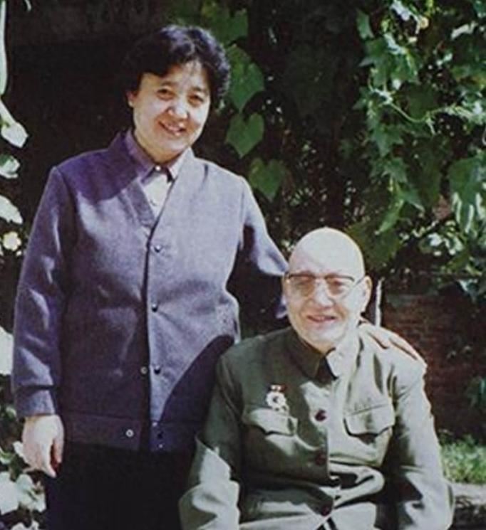 1979年贺子珍入住301医院时，见到孔淑静前来看望，她提出了一个令人深思的特殊