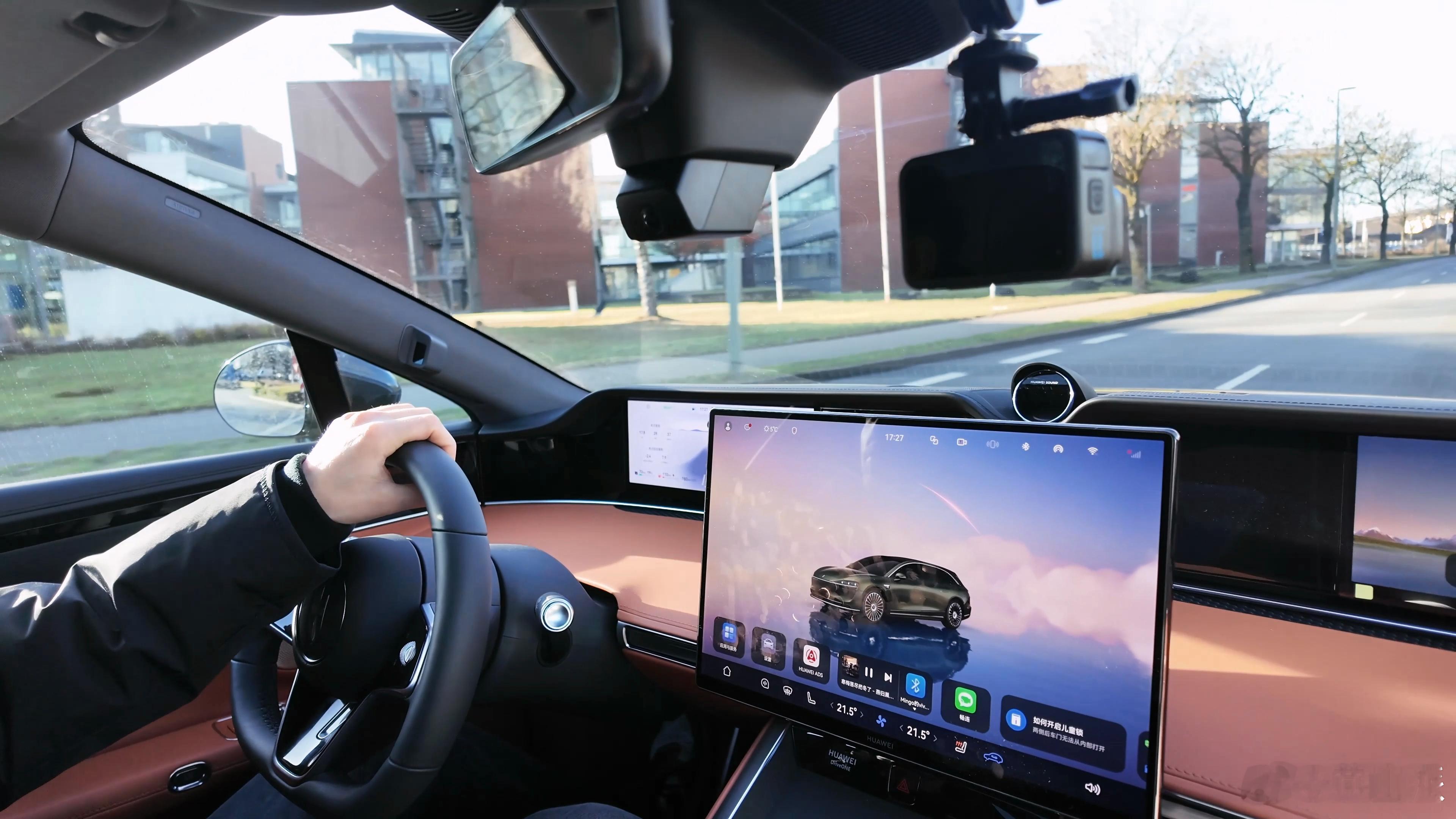 中国车海外圈粉名场面 敢在德国不限速高速上秀操作？享界S9T底气十足！全系标配空