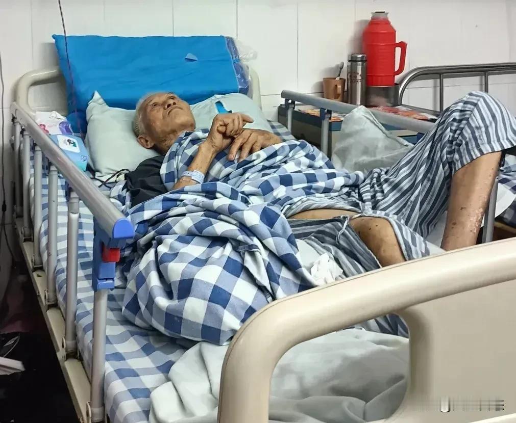 老人活得太久，未必是福！原因其实很简单！

活得越久，感觉越孤单，周围的人一个个