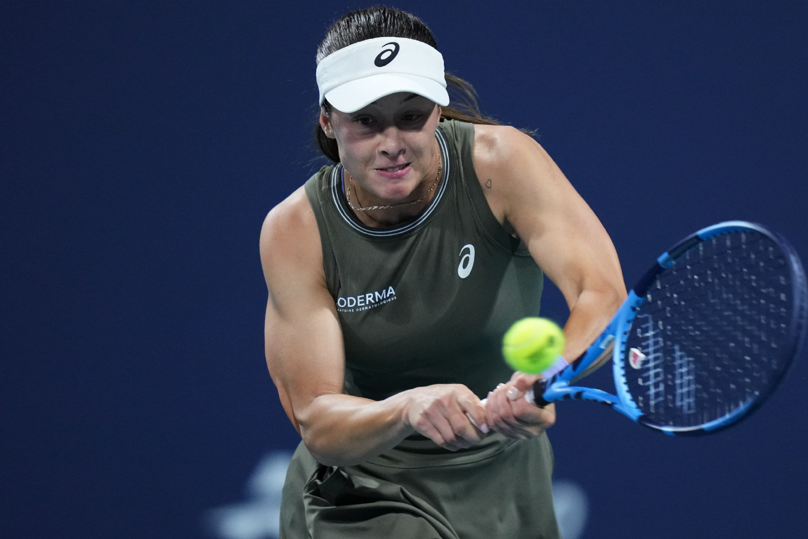 WTA1000迈阿密站首轮，森梅兹以6-3 6-2击败玛雅，取得赛会首胜。接下来