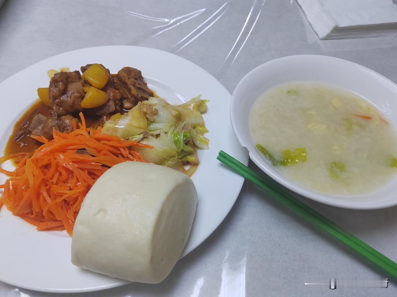 昨天有位网友问我说，大厨，你累吗？我考虑了好久，回答说，累并快乐着！因为我现在的