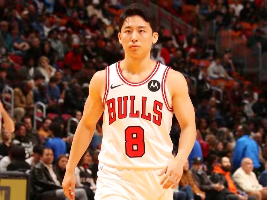 正负值-18，河村勇辉需不需要为自己上场感到羞耻？

公牛对雄鹿，原本一场普通的