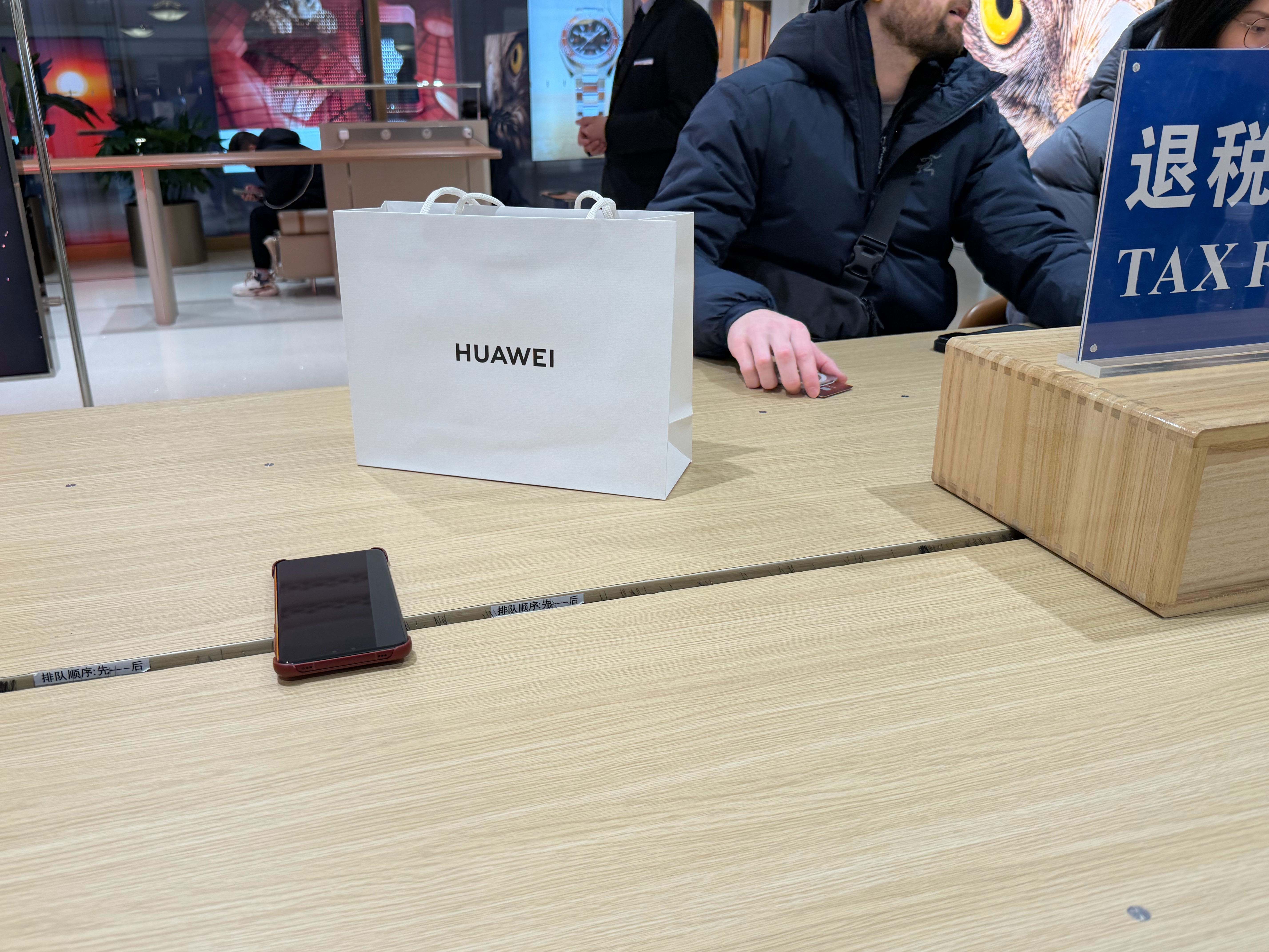 华为MateX7展开赢很大说明一个道理，华为的双折叠，不火很难比如今天小波子和对