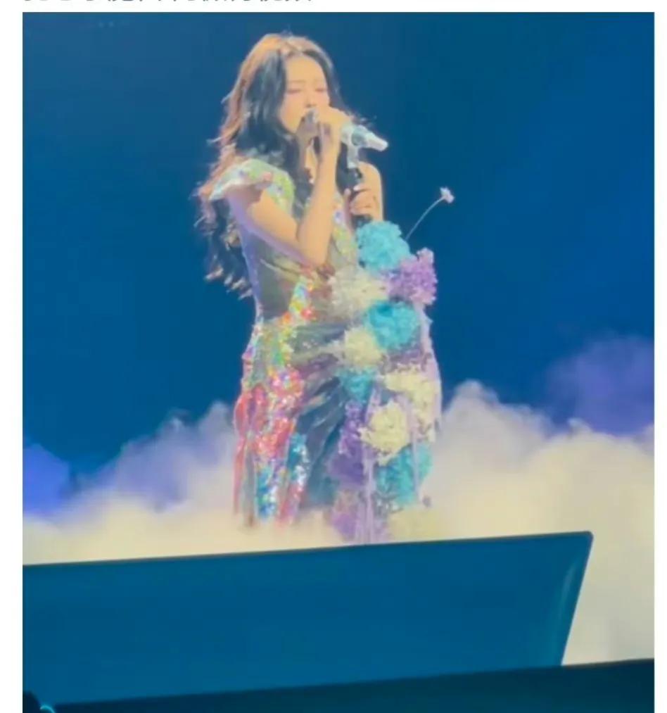 笑不活了
白鹿小姐姐开全麦唱歌，
结果难听两次，登热搜
网友们更是对脸开大，
称