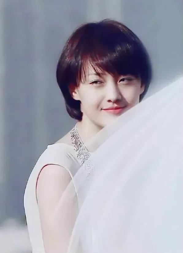 张帆追到美国让郑爽还钱。
2019年，拿出3000万投资郑爽主演的《绝密者》之前