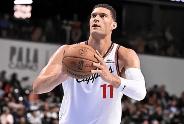 看比赛的时候，我就感慨今天的大洛真是太铁了，全场投篮只有12中1，而且投的还都是